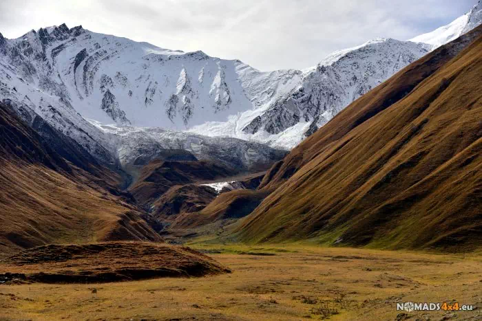Surowy górski krajobraz doliny truso na trasie wyjazdu integracyjnego Nomads