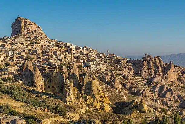 Skalna miejscowość i formacje wulkaniczne w regionie Indii podczas podróży Nomads